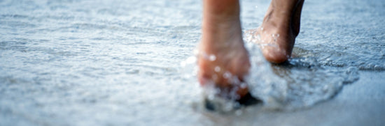 How does nature reduce physical discomfort?